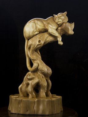 leopar düzlem bir ağaç üzerinde