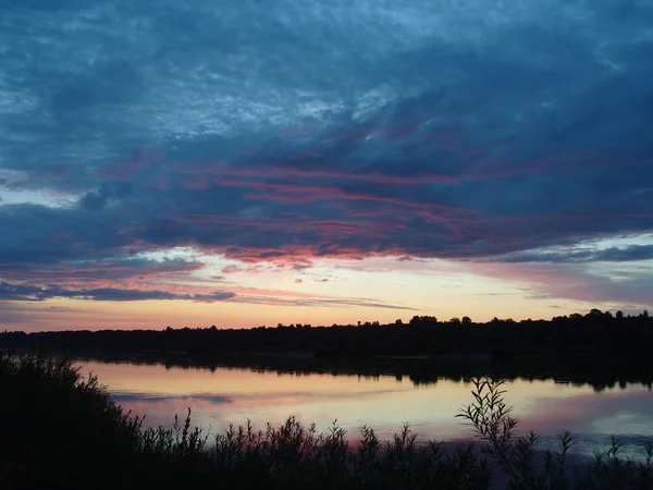 Захід сонця на річці — стокове фото