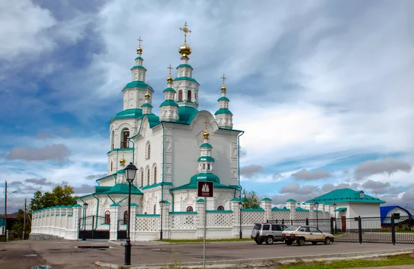 Ancient Orthodox Trinity Church Eniseisk Russia Blurry Dramatic Sky Clouds — Stock Photo, Image