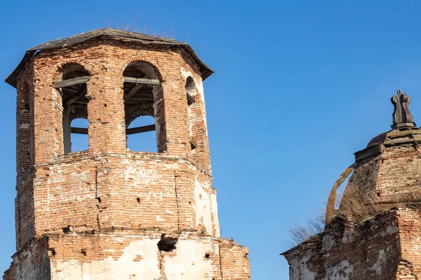 Стара Цегляна Дзвіниця Фоні Блакитного Неба Концепція Охорони Збереження Пам — стокове фото