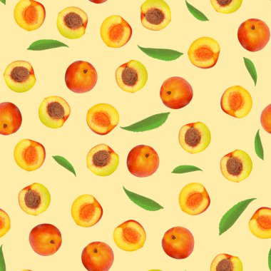 Kusursuz desen, şeftali ve yeşil yapraklar açık bej arka planda.