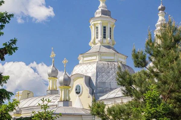 Куполи Дзвіниці Православної Церкви Мінусинську Яскраво Блакитне Небо — стокове фото