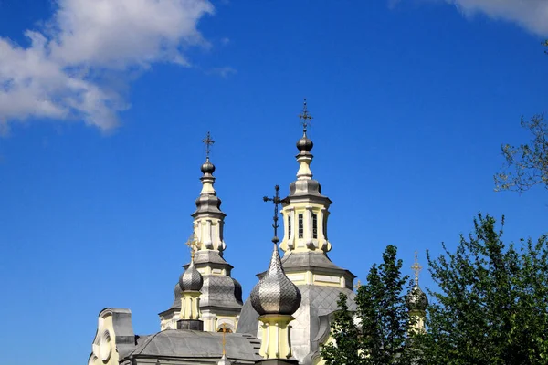 Куполи Дзвіниці Православної Церкви Мінусинську Яскраво Блакитне Небо — стокове фото