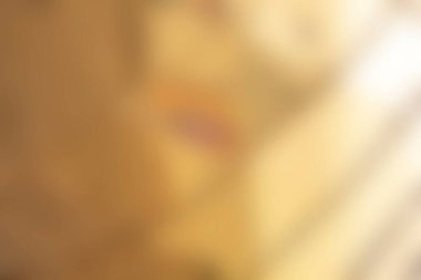 Sarı altın tonlarının bulanık arkaplanı eğimli..