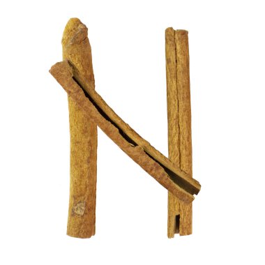 Tarçın yazı tipi. N harfi beyaz izole edilmiş tarçın parçalarından yapılır. Baharatlardan ayarlanmış alfabe harfleri yazı tipi