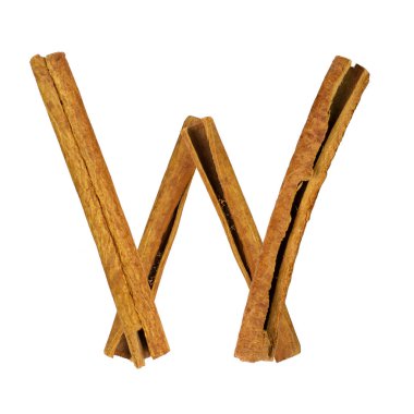 Tarçın yazı tipi. W harfi beyaz izole edilmiş tarçın parçalarından yapılır. Baharatlardan ayarlanmış alfabe harfleri yazı tipi