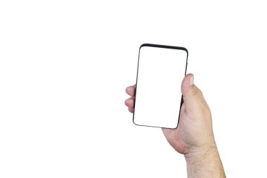 Bir adamın sağ elinde beyaz ekran olan akıllı bir telefon. Beyaz arka plan, izole. Metin veya grafikler için yer, düz yatış, kopyalama alanı.