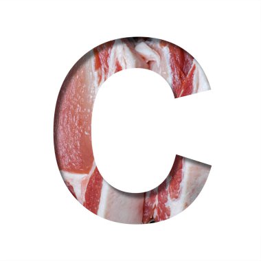 Taze et yazı tipi. C harfi, arka planda çiğ pastırma üzerine yazılmış kağıttan kesilmiş. Dekoratif yemek yazı tipleri seti.