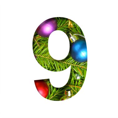 Noel ağacı alfabesi. Z harfi, arka plandaki renkli topları olan taze bir Noel ağacının kağıdından kesilmiş. Dekoratif tatil alfabesi yazı tipleri kümesi.