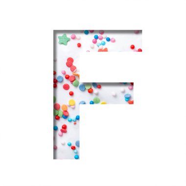 Tatlı jöleli yazı tipi. Fa harfi, arka plandaki beyaz tatlı jöleli kağıttan kesilmiş. Renkli serpiştirilmiş. Dekoratif tatil ya da doğum günü yazı tipi seti.