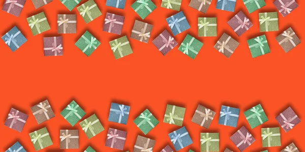 Zestaw Kolorowych Pudełek Prezentami Świątecznymi Jasnoczerwonym Tle Miejsce Tekst Płaski — Zdjęcie stockowe