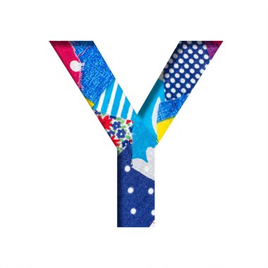 El işi ya da yaratıcı yazı tipi. Y harfi, ev yaratıcılığı ya da dikiş işi için renkli kumaş parçalarının arka planında kağıttan kesilmiş. Dekoratif yazı tipleri kümesi.