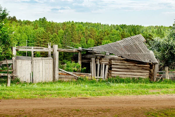 Old Ruined Buildings Rustic Manor Green Forest Background — Stock Photo, Image