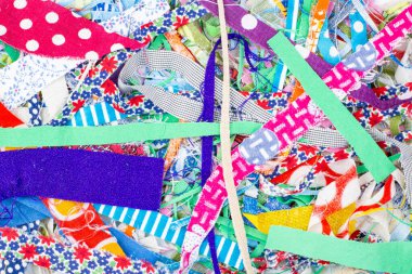 Arkaplan ya da arkaplan olarak farklı renkli kumaşların kırıntılarının dokusu