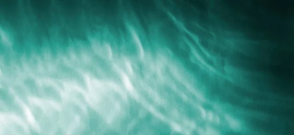 背景や背景としてのターコイズ色のカラークローズアップの抽象的な水の波 スペースのコピー — ストック写真