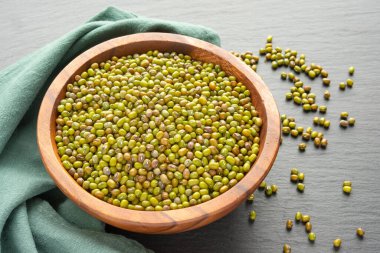 Mung fasulyesi ya da bezelye ezmesi.