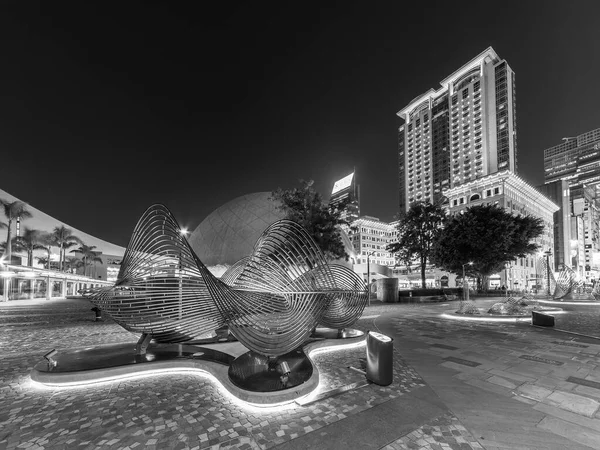 12月3 2019 香港市内のダウンタウン地区の公共公園やスカイラインの夜の風景 — ストック写真