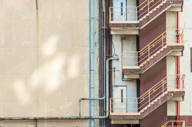 Eski sanayi binasının yangın merdiveni.