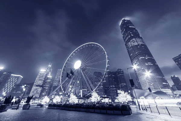 Gece Vakti Hong Kong Şehir Merkezinde Dönme Dolap — Stok fotoğraf