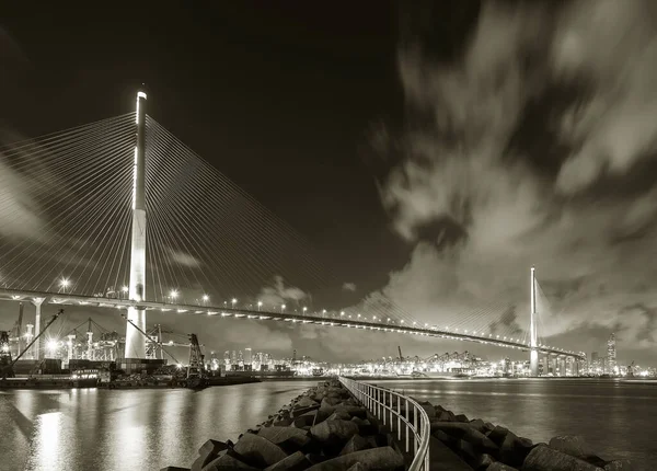 Geceleyin Hong Kong Limanı Ndaki Asma Köprü Baraj — Stok fotoğraf
