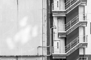 Eski sanayi binasının yangın merdiveni.