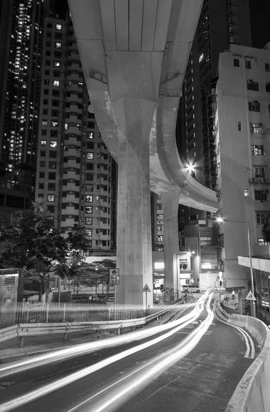 Carretera Elevada Través Edificio Residencial Ciudad Hong Kong Por Noche — Foto de Stock