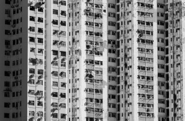 Hong Kong 'daki eski yüksek binaların dış cephesi.