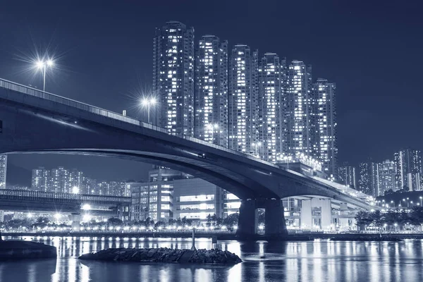 Edificio Residencial Gran Altura Puente Ciudad Hong Kong Por Noche — Foto de Stock