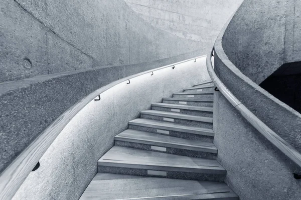 現代の螺旋階段 現代建築の抽象的背景 — ストック写真
