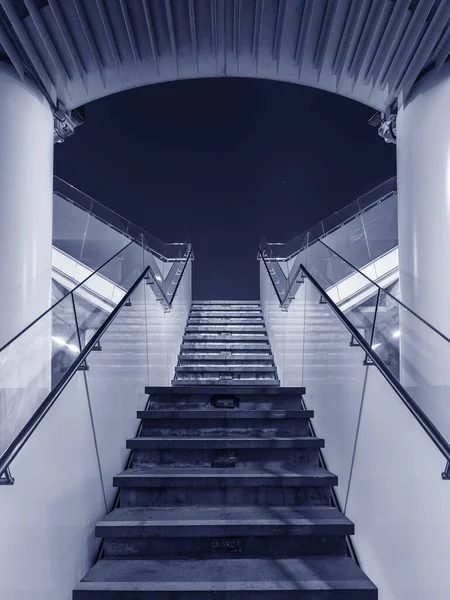 Escaleras Desde Subsuelo Hacia Arriba Espacio Urbano Moderno —  Fotos de Stock