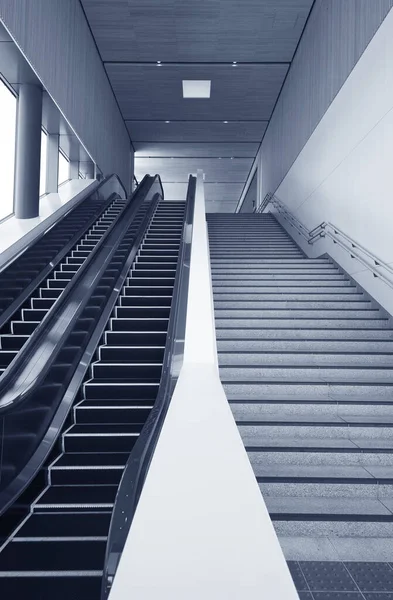 Vista Interior Escaleras Mecánicas Escaleras Arquitectura Moderna —  Fotos de Stock