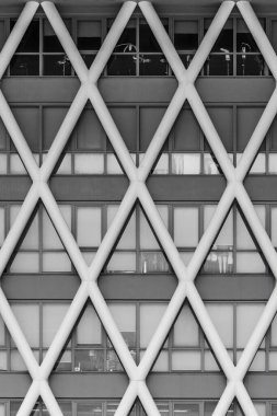 Modern binanın ön cephesi