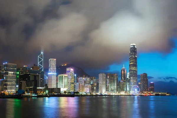 Victoria Limanı Hong Kong Alacakaranlıkta — Stok fotoğraf