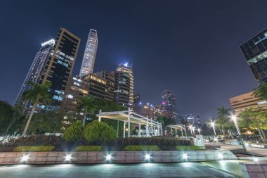 Gece yarısı Hong Kong 'un göbeğinde.