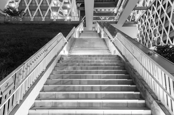 Escena Nocturna Escalera Arquitectura Moderna —  Fotos de Stock