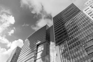 Hong Kong şehrindeki modern ofis binasının dışı.