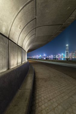 Victoria limanının deniz kenarı manzarası Hong Kong şehri.