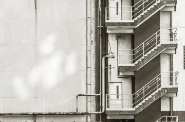 Eski sanayi binasının yangın merdiveni.