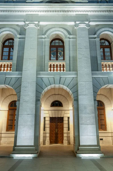 Tarihi binanın dış ve dış cephesi