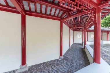 Çin bahçesinde klasik koridor. 