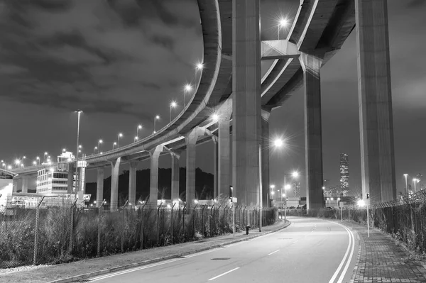 夜の香港の高架道路と橋 — ストック写真