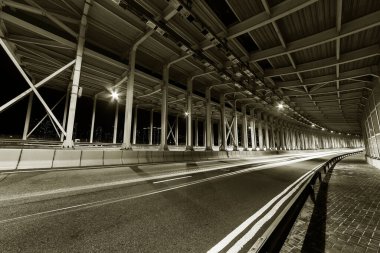 Tüneldeki ışık yolları ve trafik ışıkları. Ulaşım arkaplanı