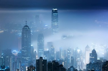Geceleyin Hong Kong 'da sis vardı.