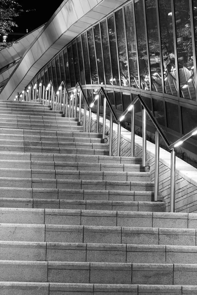现代建筑的现代楼梯 — 图库照片