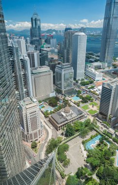 Hong Kong şehir merkezinin hava manzarası.