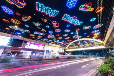 Hong Kong 'da aydınlatılmış Noel ışıklandırması.