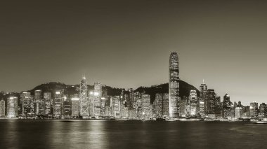 Hong Kong 'lu Victoria Limanı' nın gece manzarası.