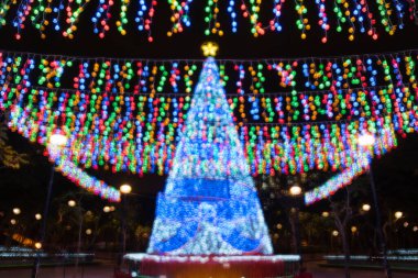 Bulanık ışıklı LED Noel ağacı arka planı