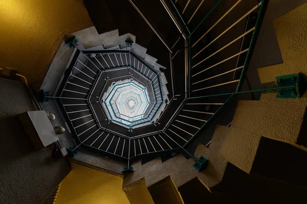 Вид Інтер Сучасні Спіральні Сходи Побудова Абстрактного Тла — стокове фото