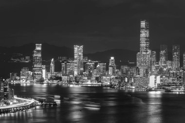 Hong Kong 'un Victoria limanının gece manzarası.
